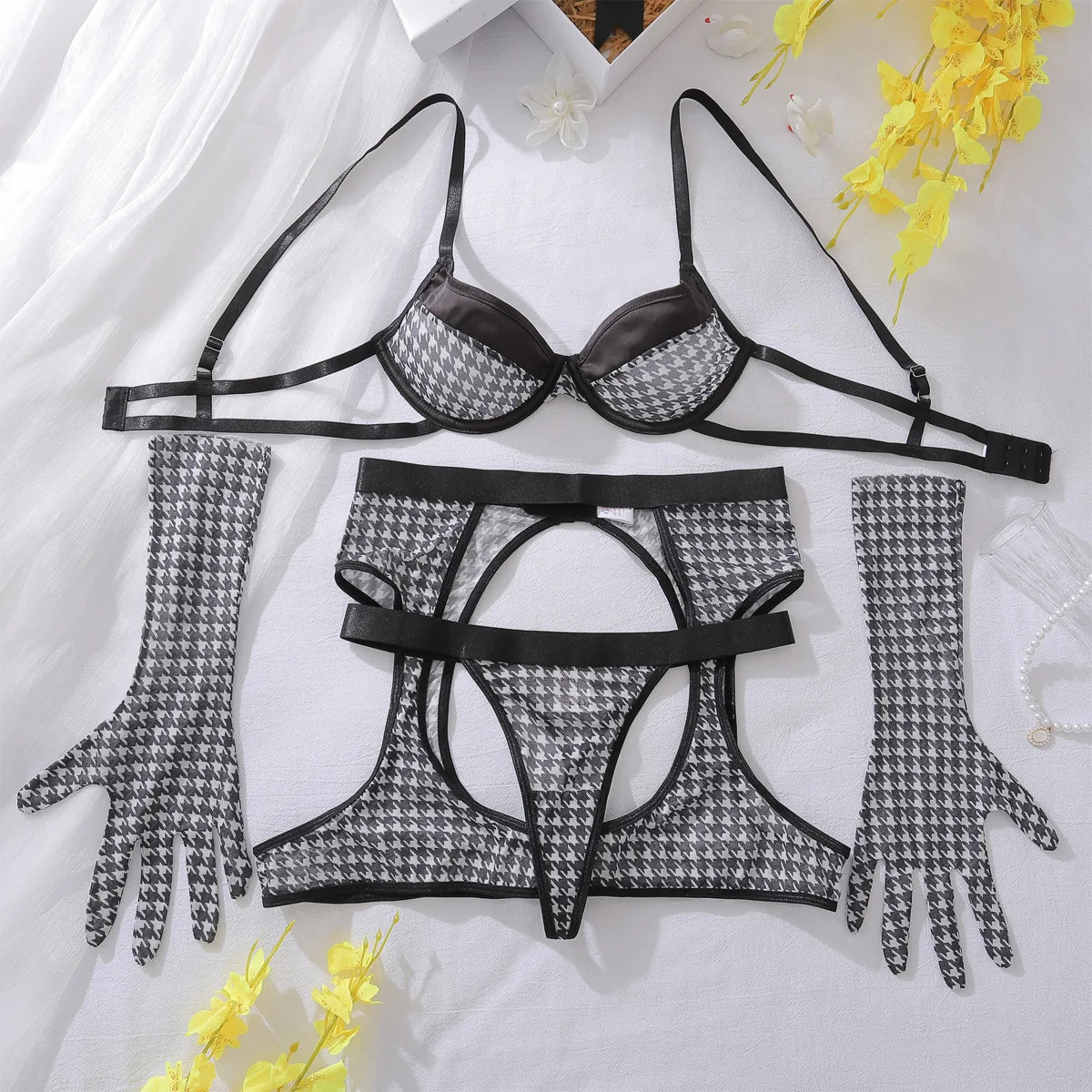 Feel Irresistible: 5 - Piece Sensual Lingerie Set - Todanua Internacional